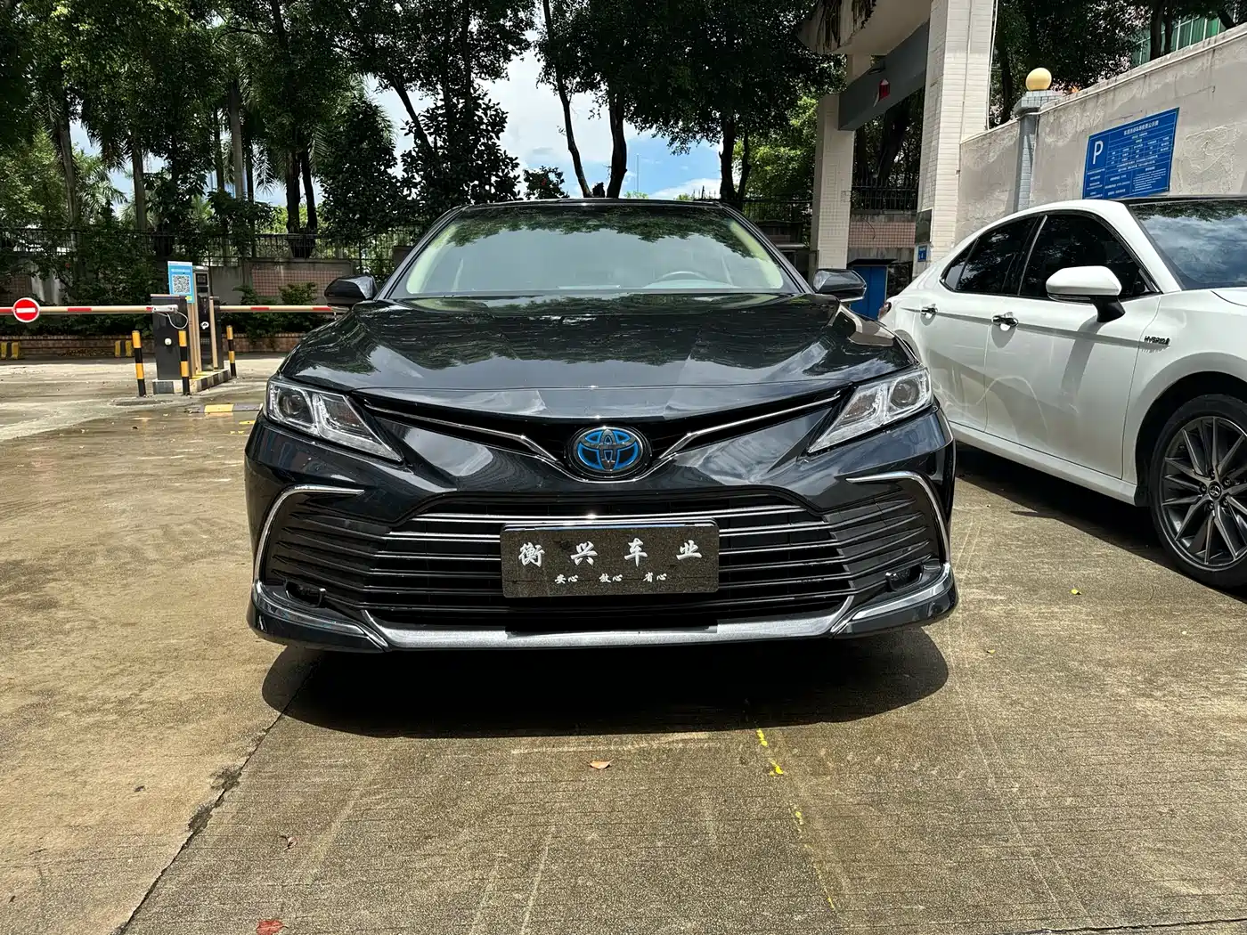 Toyota Camry 2021 Hybrid 2.5HGVP Leading Edition фото 2