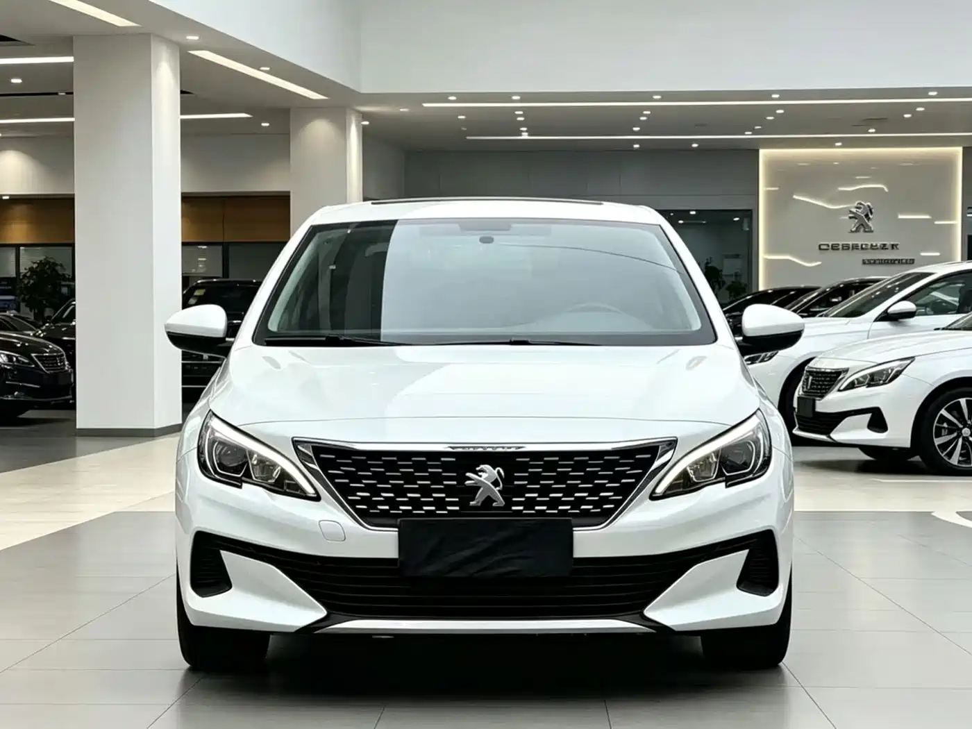 Peugeot 408 2019 360THP Auto Luxury Edition China VI фото 2