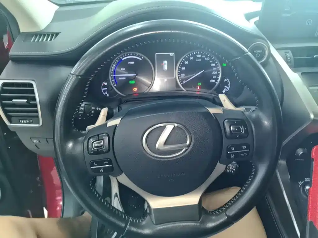 Фото 11 - Lexus NX