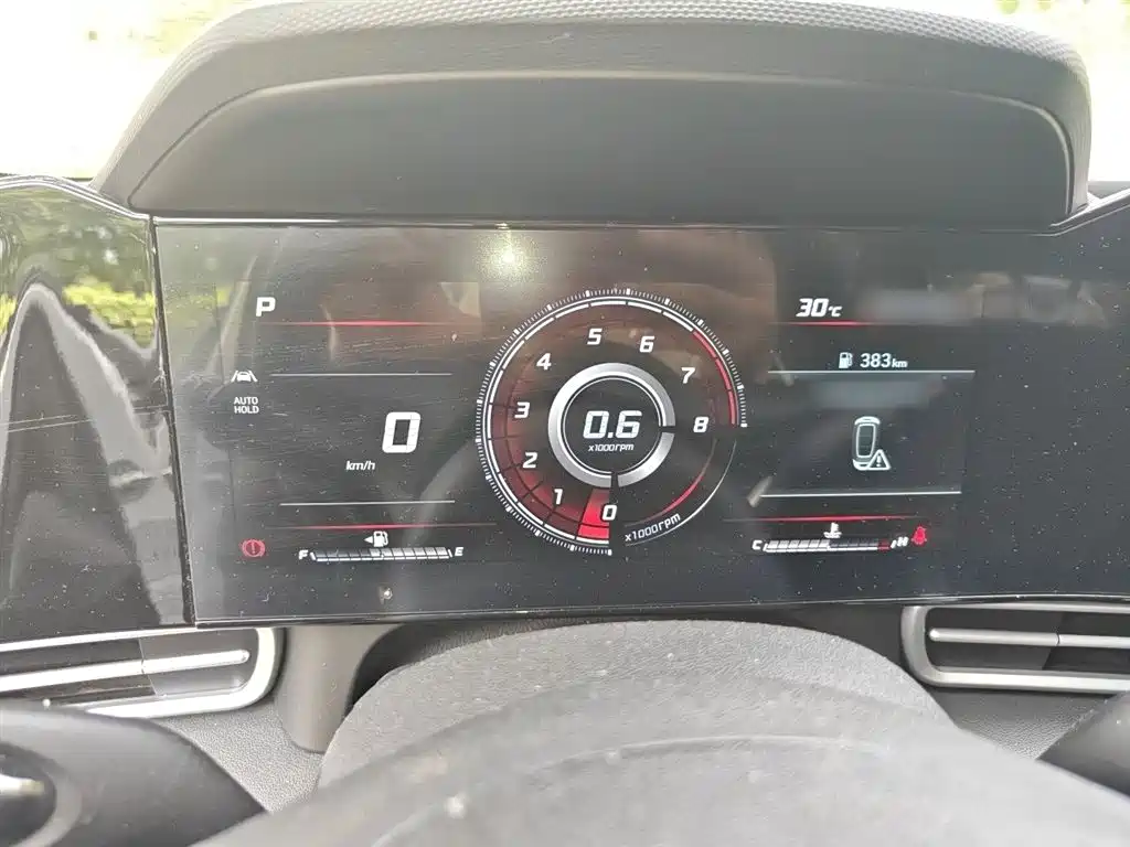 Hyundai Elantra 2021 1.5L CVT LUX Premium Edition фото 4