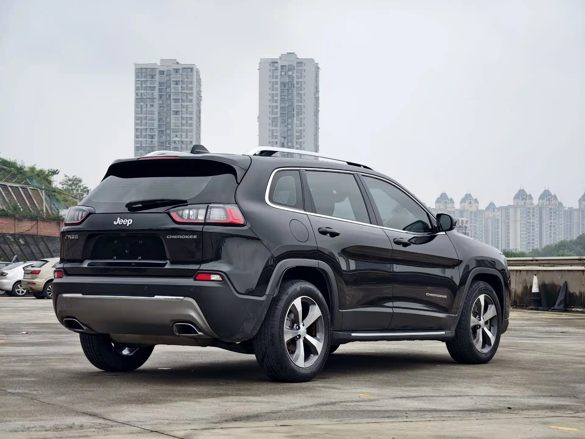 Фото 21 - Jeep Cherokee