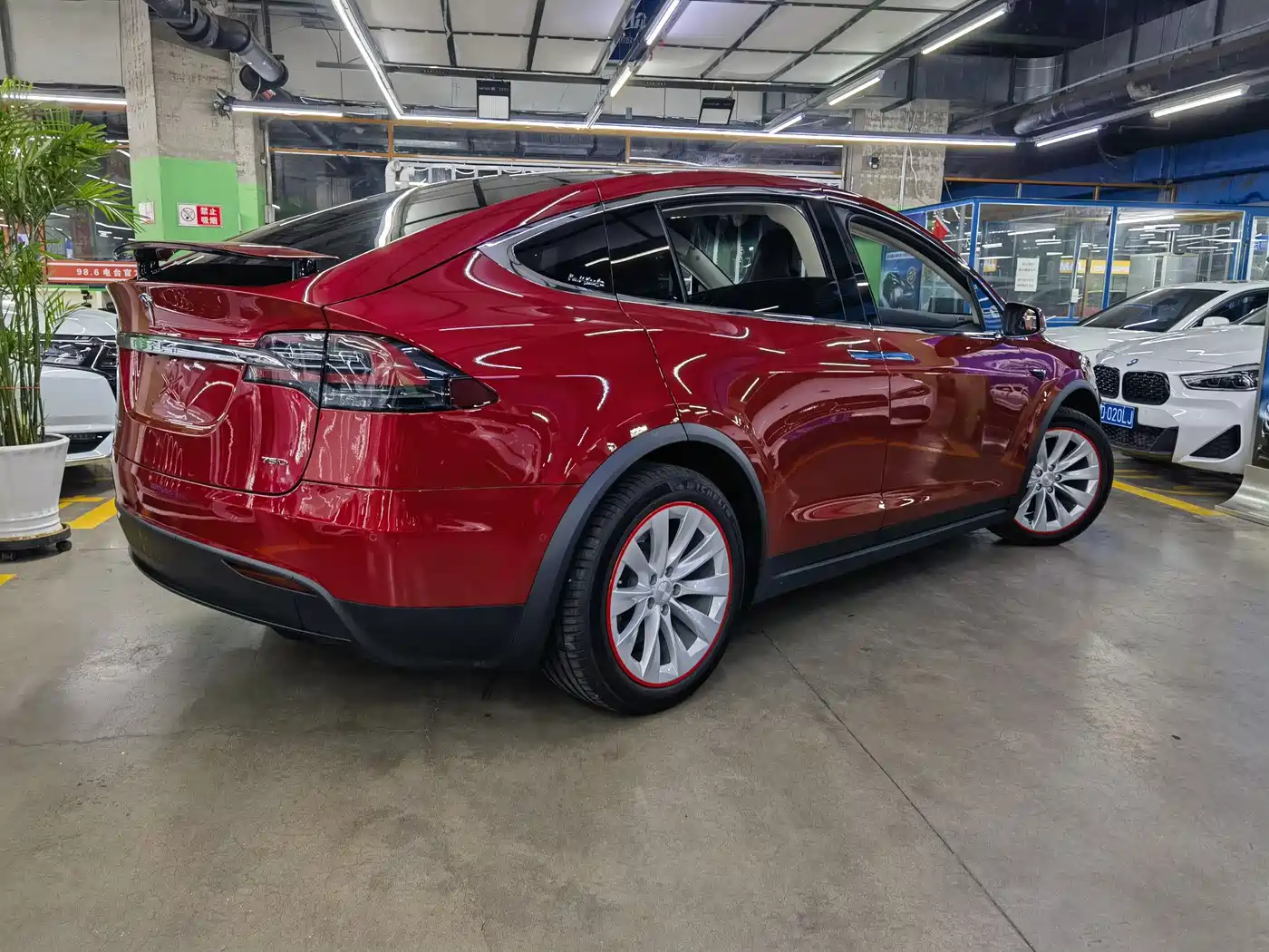 TESLA MODEL X