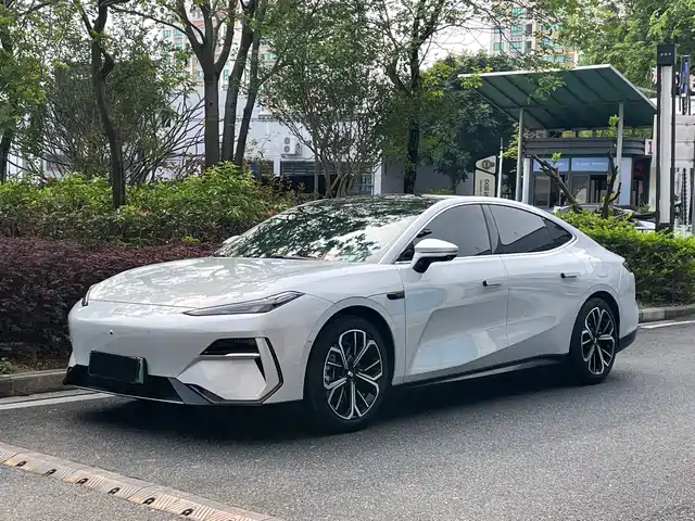 GEELY GALAXY GALAXY E8