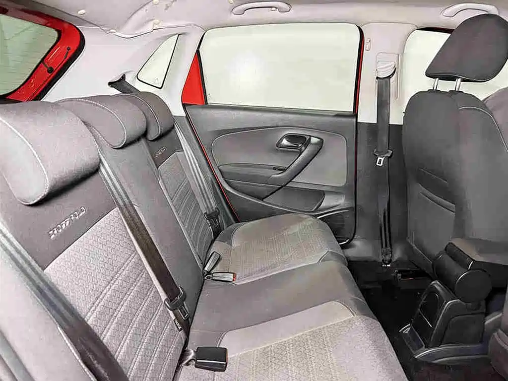 Volkswagen Polo 2014 1.6L Cross Polo Automatic фото 7