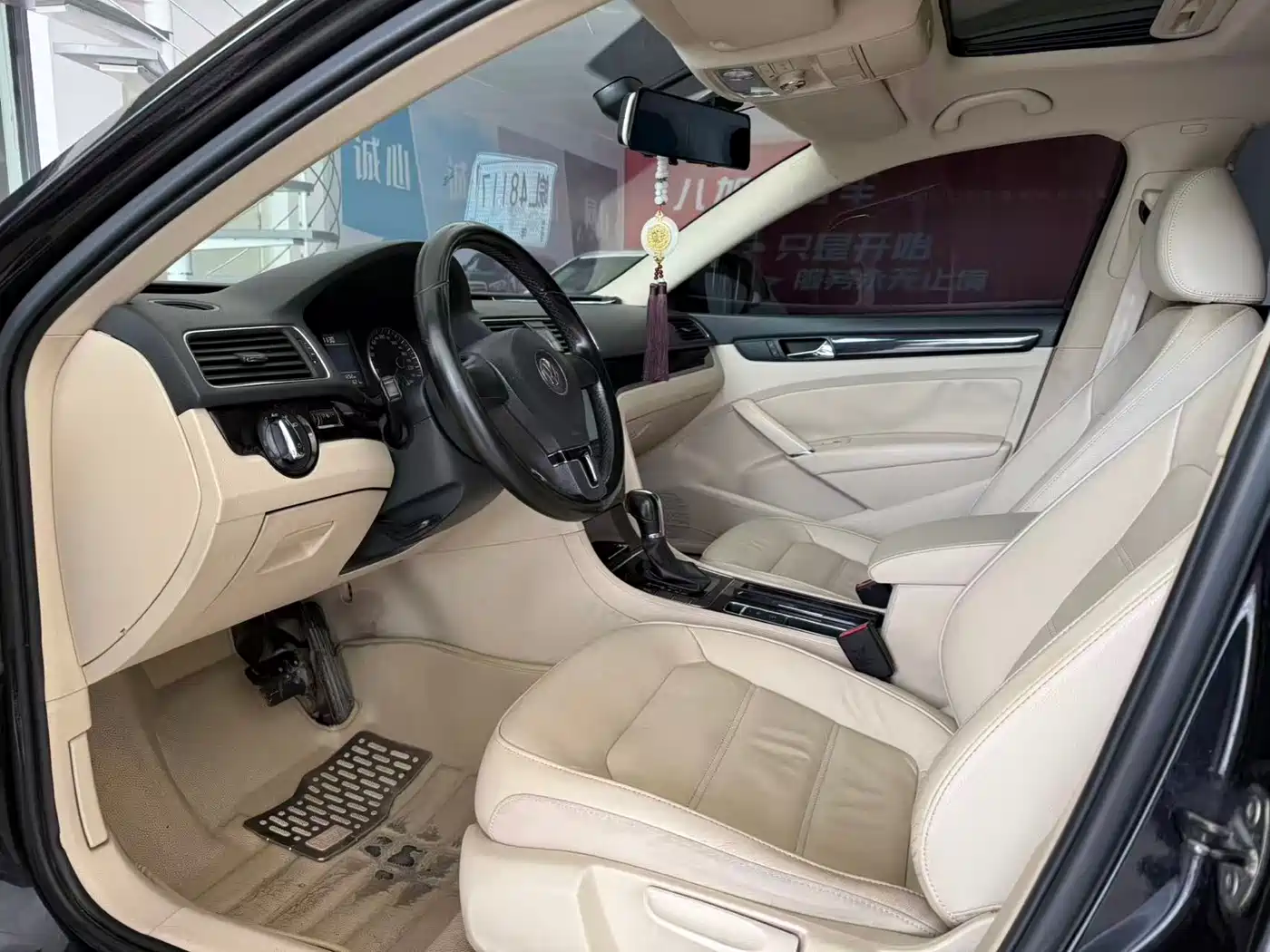 Volkswagen Passat 2014 1.8TSI Automatic Honor Edition фото 6