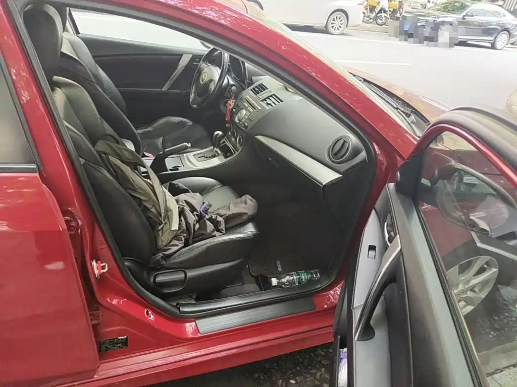Mazda Mazda3 (Import) 2010 2010 Hatchback 2.0 Automatic Luxury