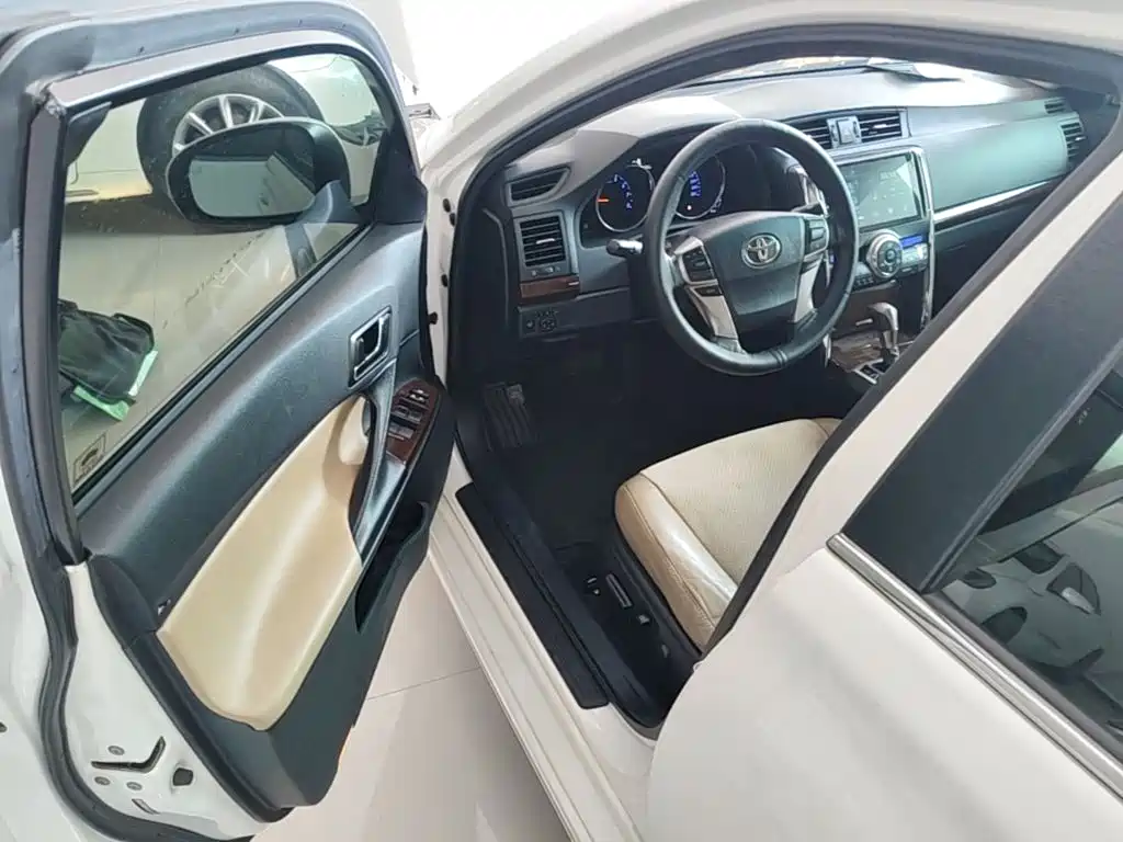 Toyota Reiz 2016 2013 2.5V Premium Edition
