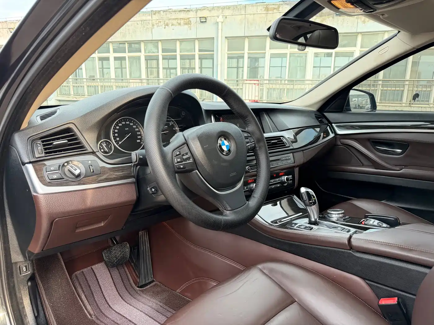 BMW 5 Series 2014 525Li Luxury Design Package фото 14