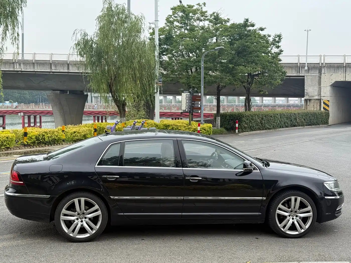 Volkswagen Phaeton 2013 4.2L Poltrona Frau Edition фото 4