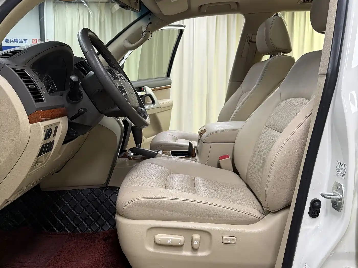 Toyota Land Cruiser 2012 4.0L Automatic VX фото 20