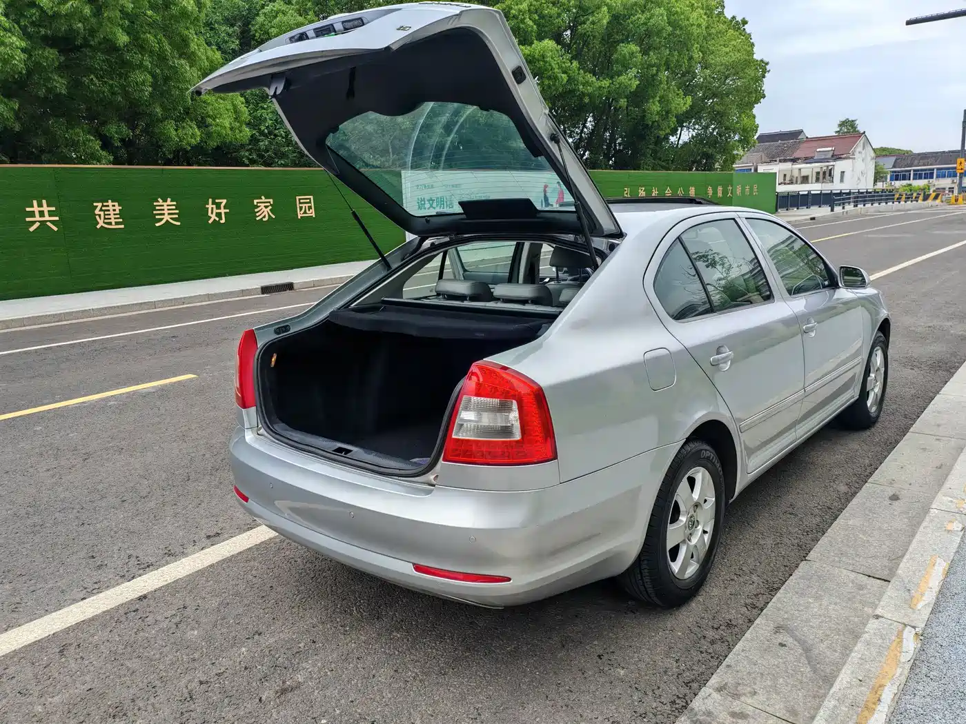 Škoda Octavia 2012 1.6L Auto Yijun Edition фото 9