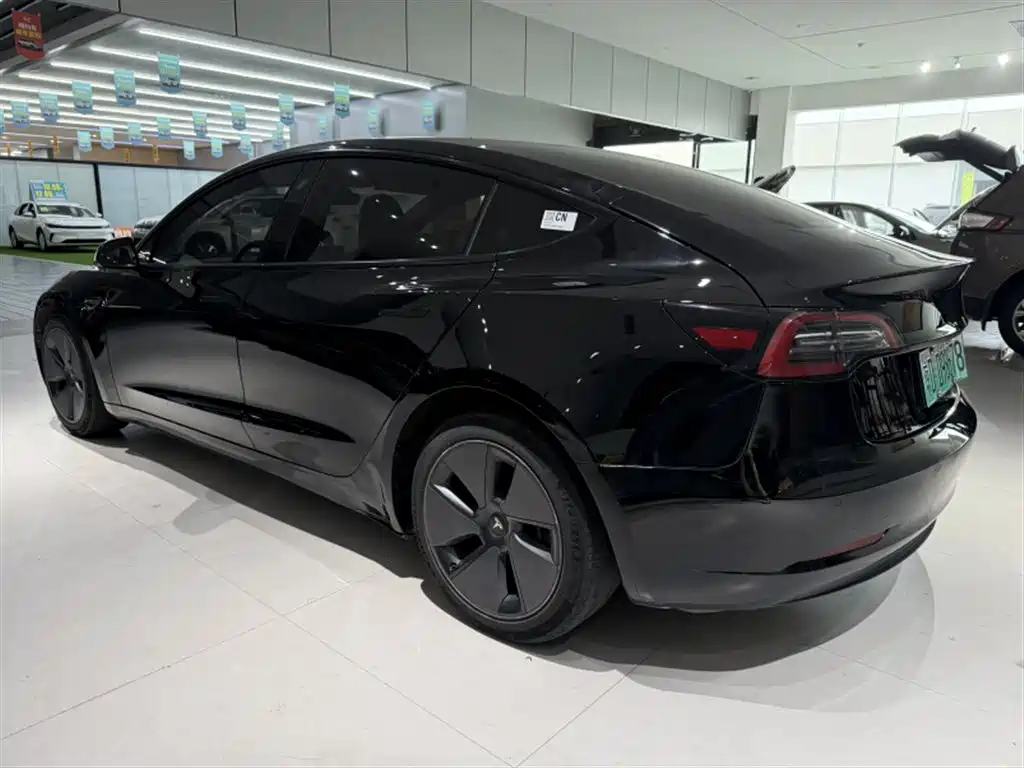 Фото 4 - Tesla Model 3