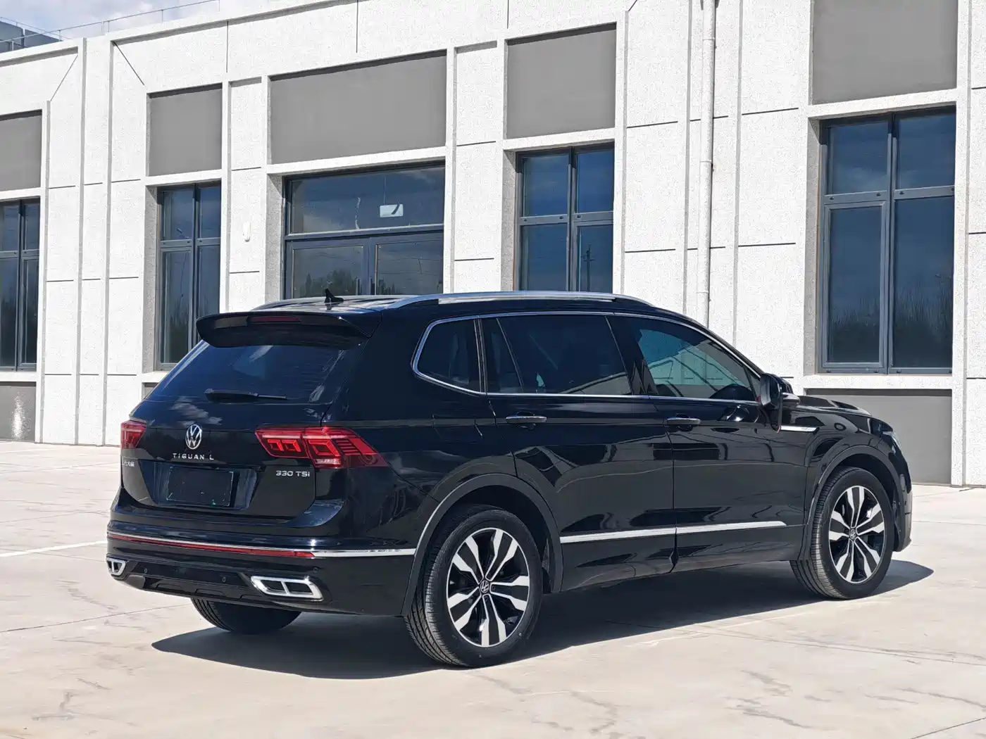 Volkswagen Tiguan L 2022 330TSI Auto 2WD R-Line Premium Edition фото 9