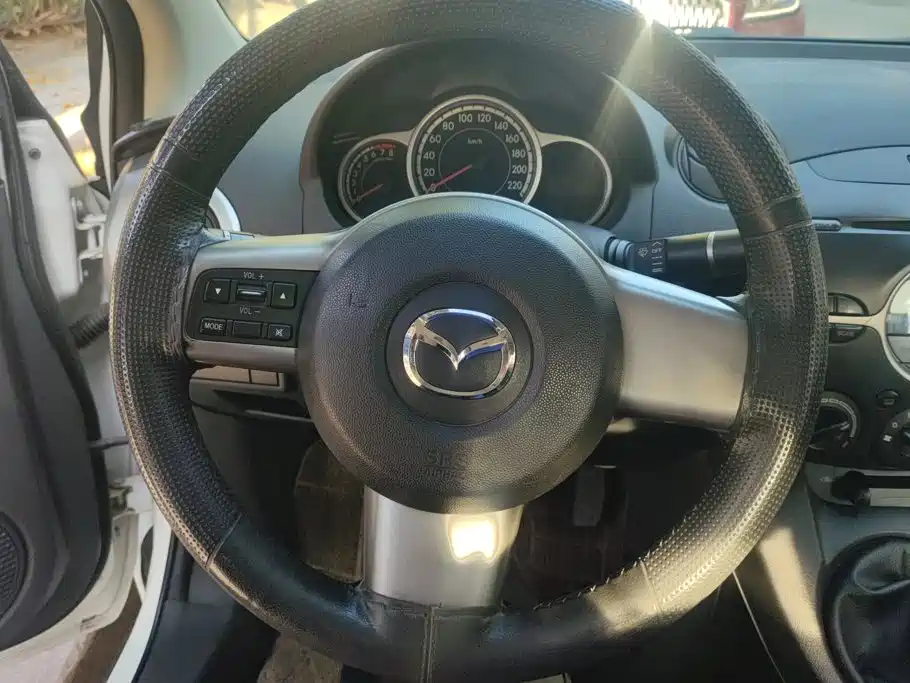 Mazda 2 Jingxiang 2011 2011 Xuan Dong 1.5L Manual Fashion Edition