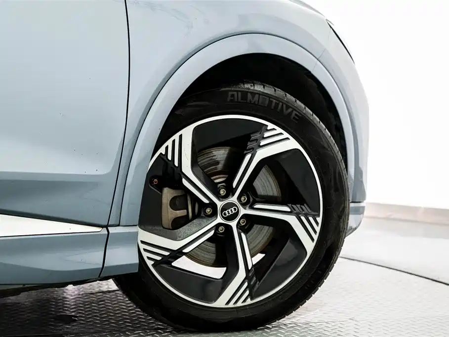 Audi Q4 e-tron 2023 50 e-tron quattro Creation Edition фото 17
