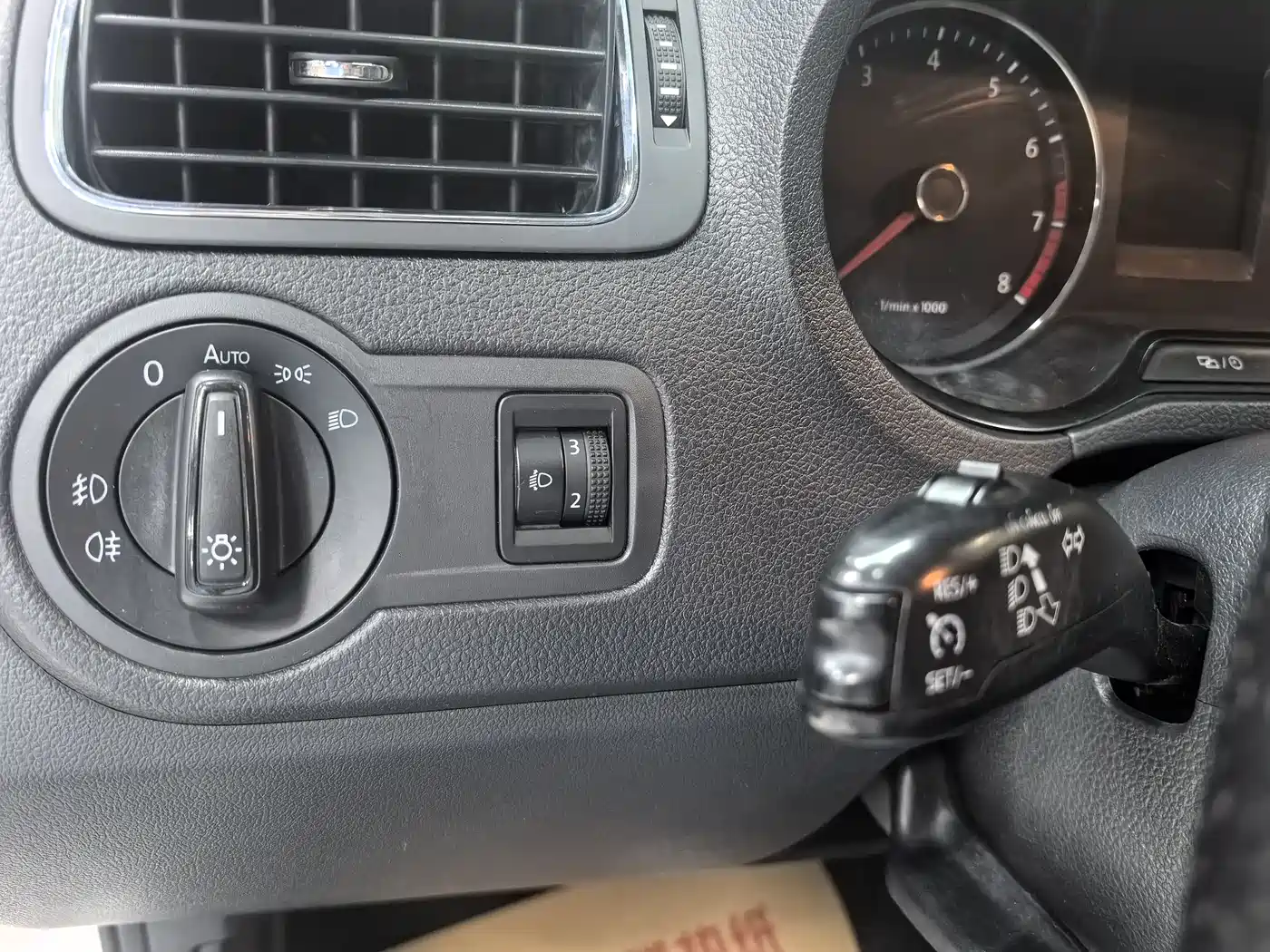 Volkswagen Polo 2014 1.4L Automatic Comfort Edition фото 11