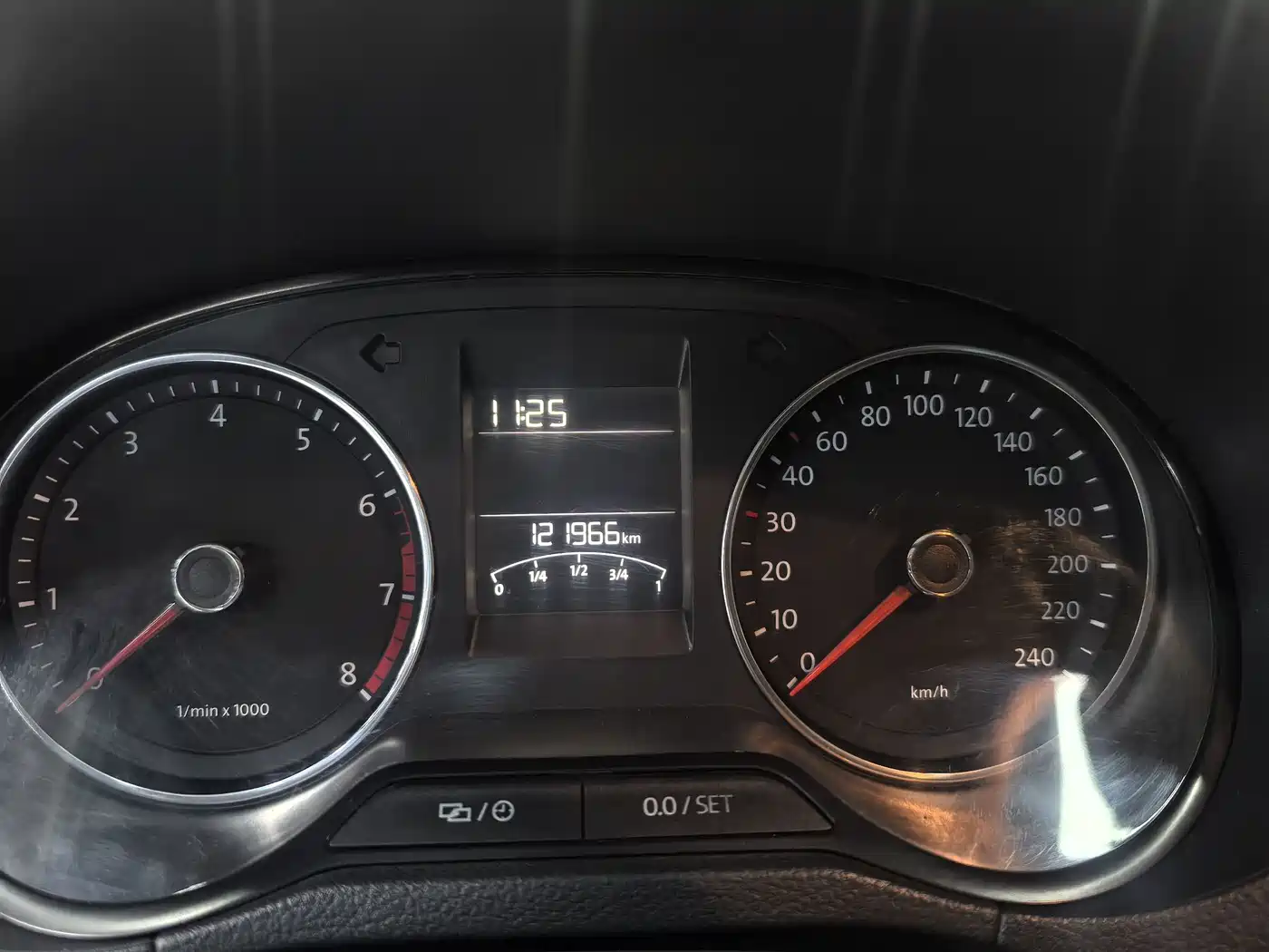 Volkswagen Polo 2014 1.4L Automatic Comfort Edition фото 12