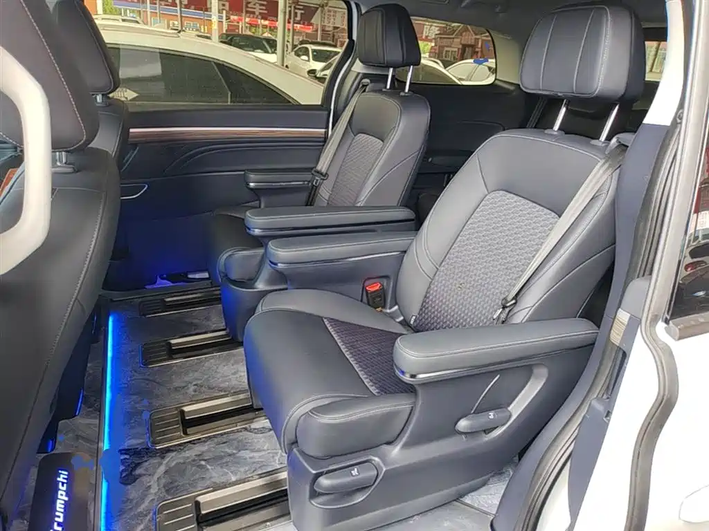 GAC Trumpchi Trumpchi M8 2024 Leadershow Series 390T Luxury Edition фото 17