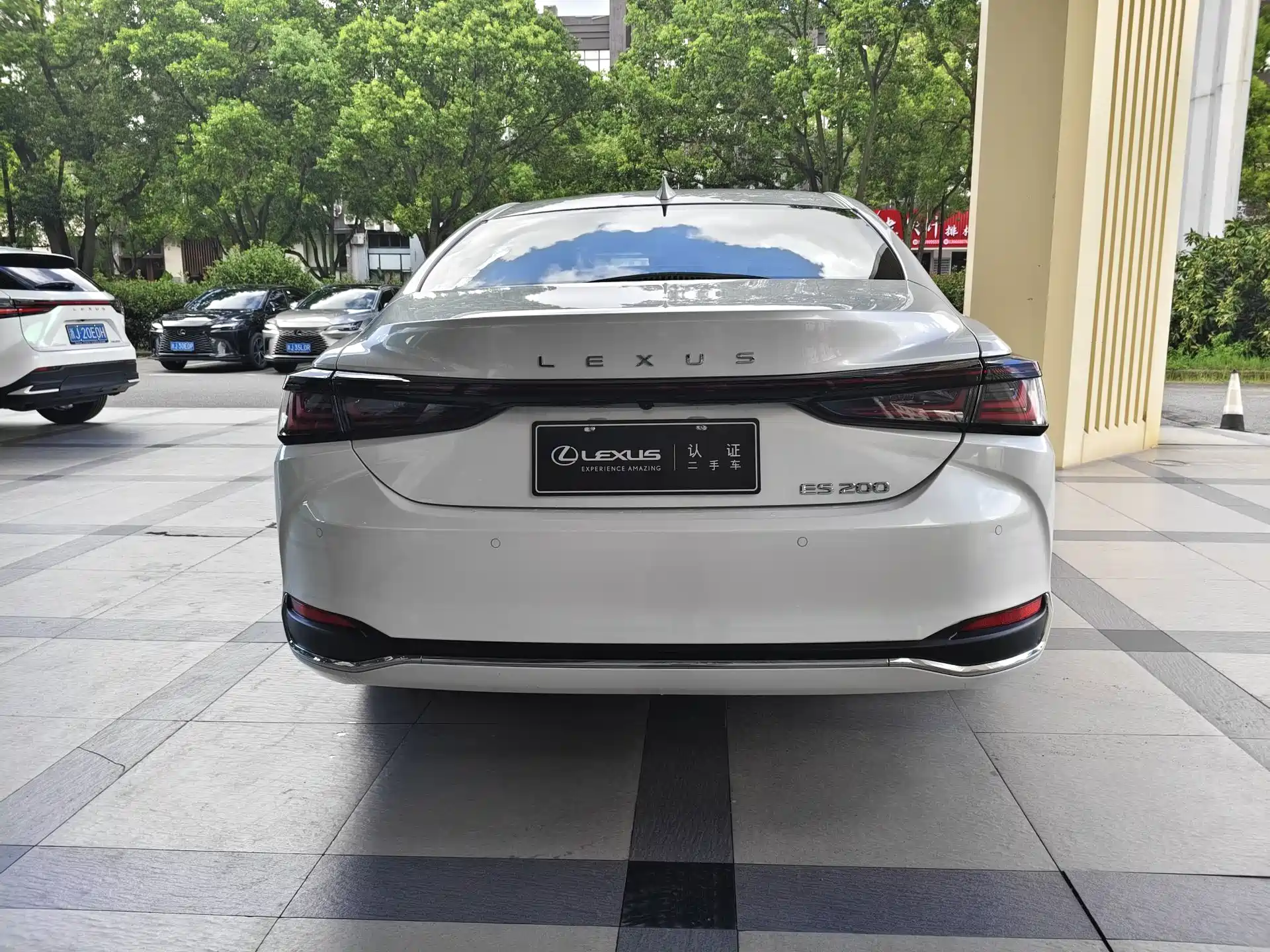 Фото 9 - Lexus ES