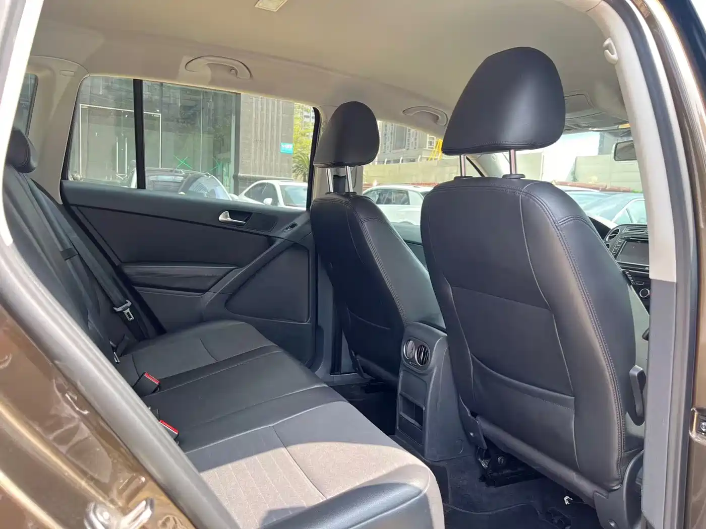 Volkswagen Tiguan 2015 1.8TSI Automatic 2WD Trendline фото 8