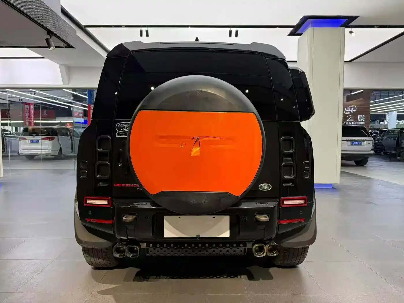 Land Rover Defender 2023 Model 110 3.0T P400 X фото 8