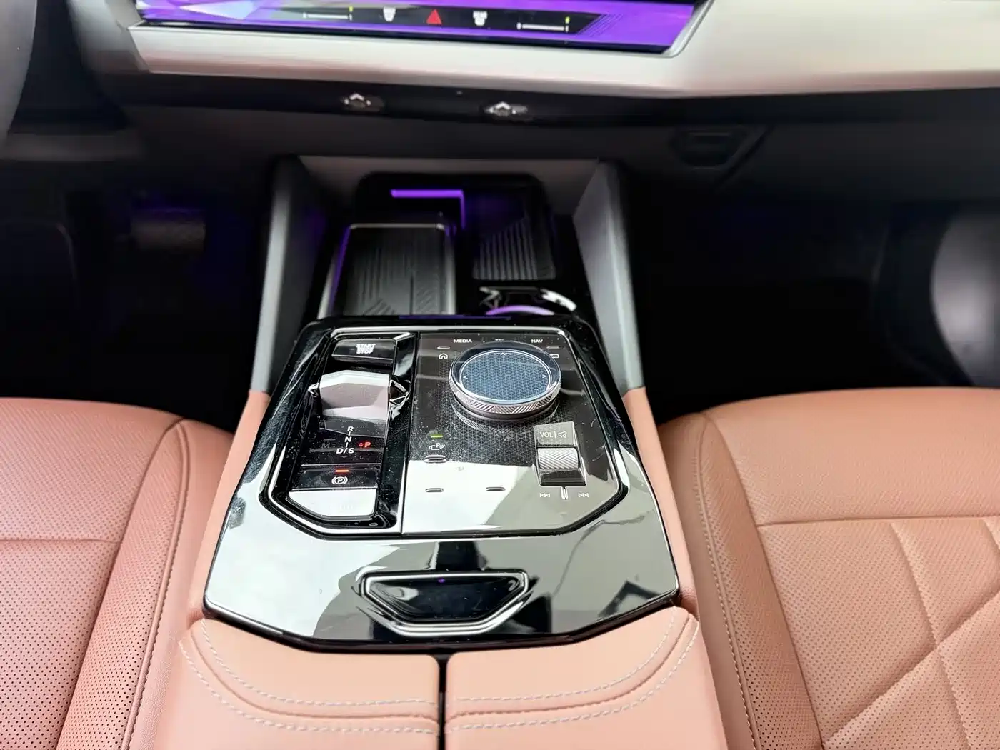BMW 5 Series 2024 530Li Leading M Sport Package фото 12
