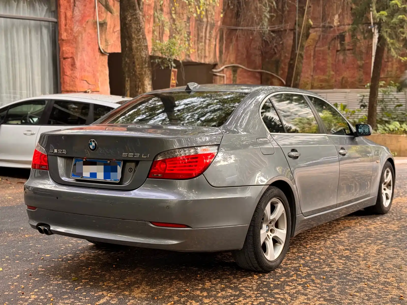 Photo 17 - BMW 5 Series