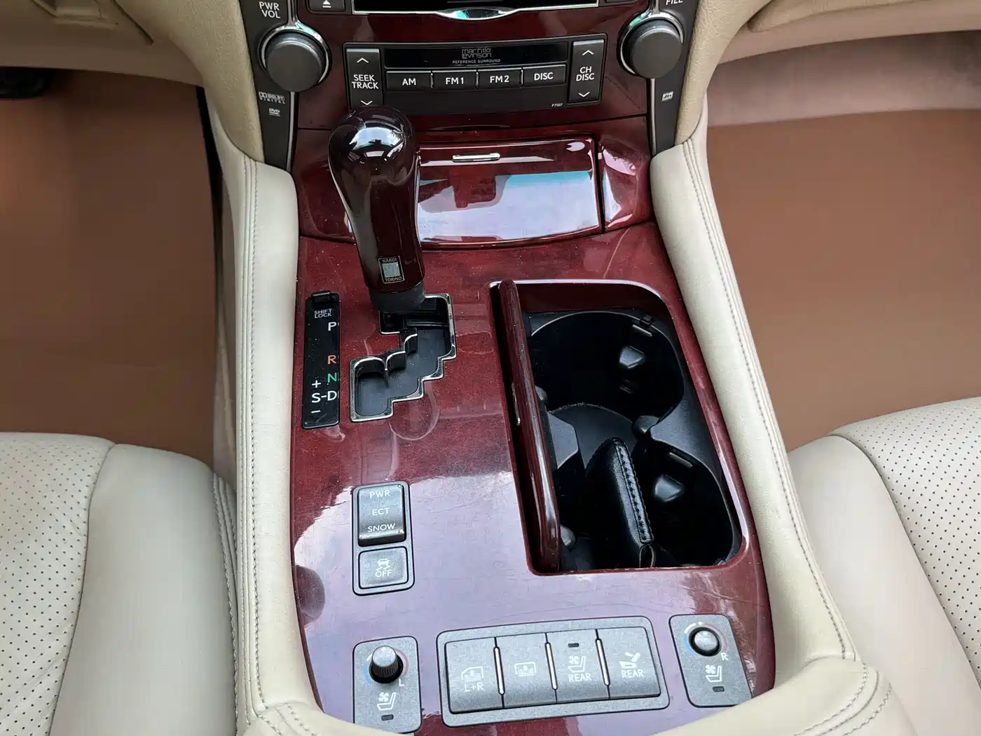 Фото 14 - Lexus LS