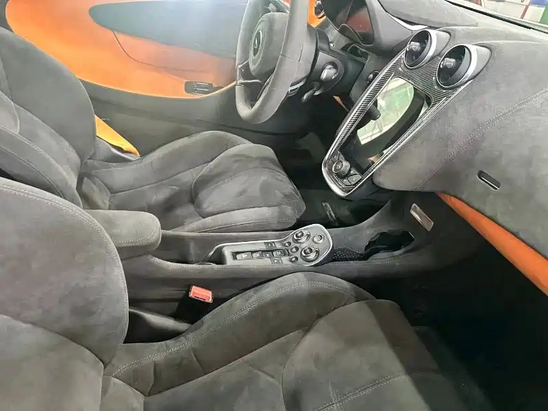 Photo 9 - McLaren 570