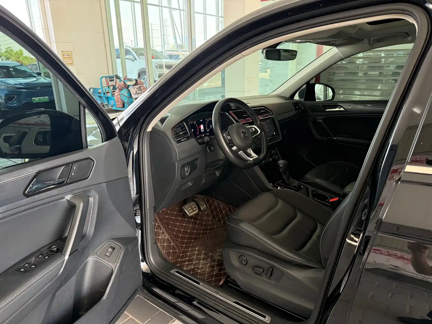 Volkswagen Tiguan L 2021 330TSI Automatic 2WD R-Line Premium фото 5