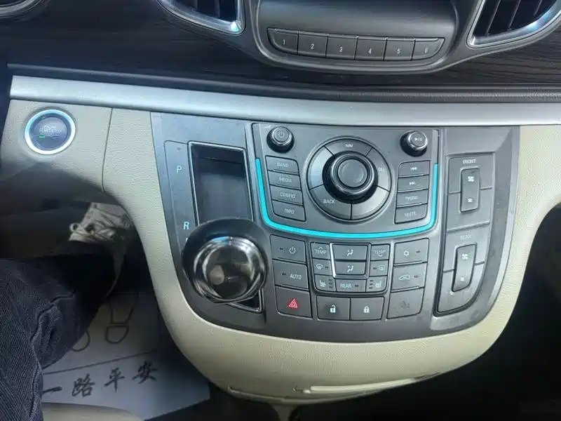Buick GL8 2011 3.0L XT Luxury Business Flagship фото 10