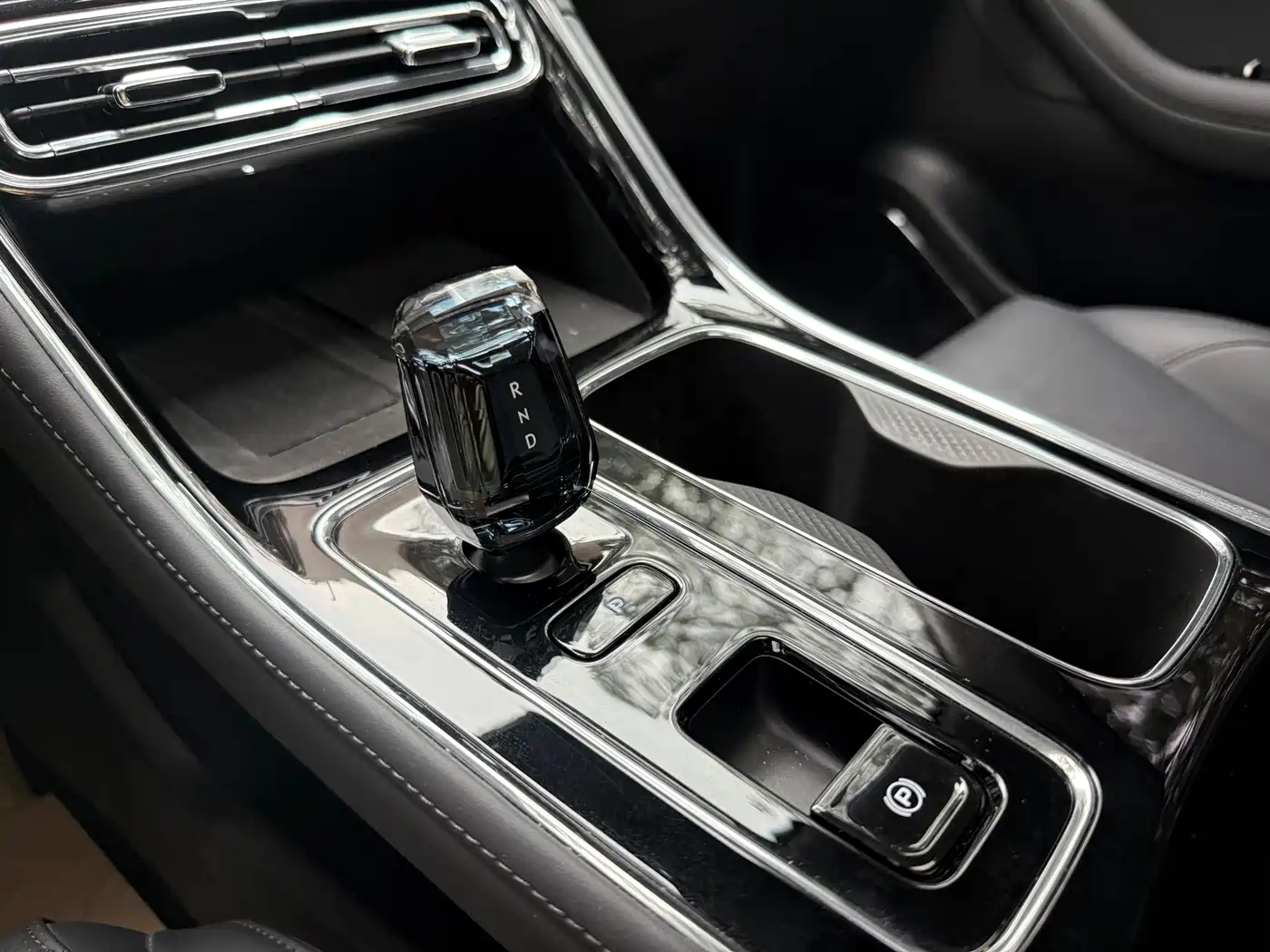 Geely Emgrand 2026 Model Fifth Generation 1.5T Light Chaser Edition фото 13