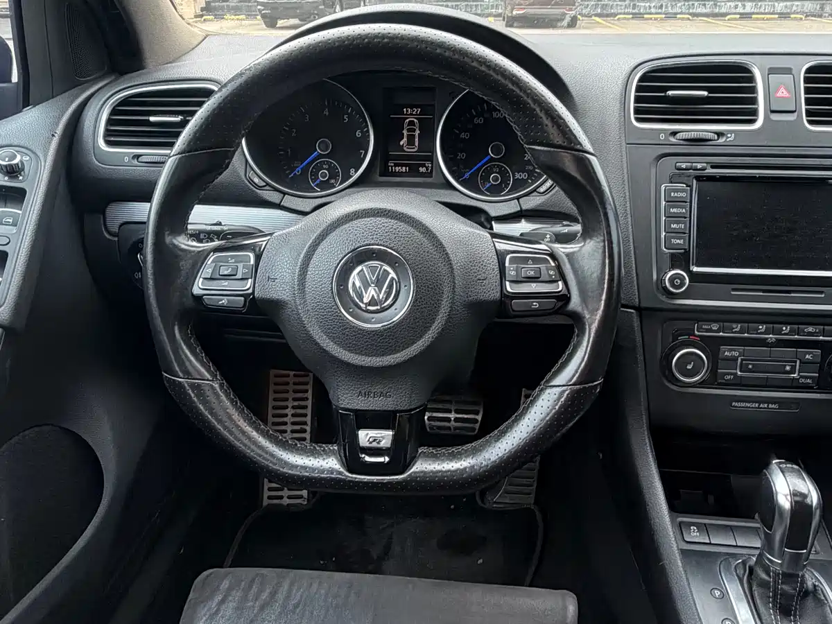 Volkswagen Golf (Import) 2011 2.0TSI R фото 12