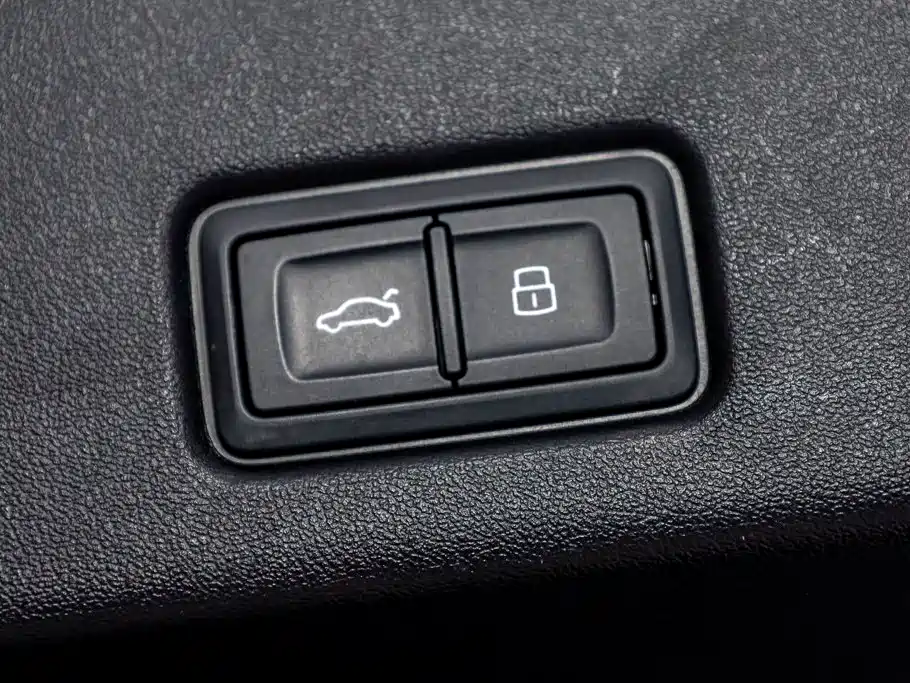 Photo 6 - Audi Q6