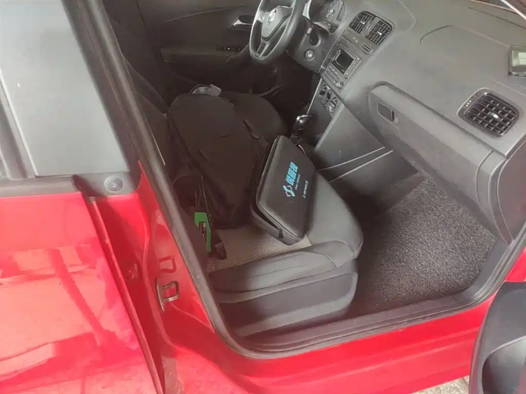 Volkswagen Polo 2016 1.4L Automatic Trend фото 25