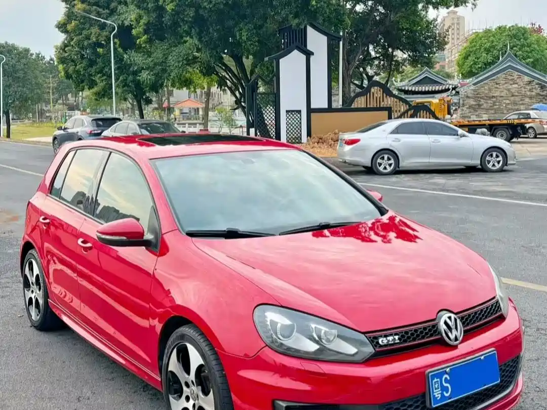 Volkswagen Golf GTI 2012 2.0TSI GTI фото 3