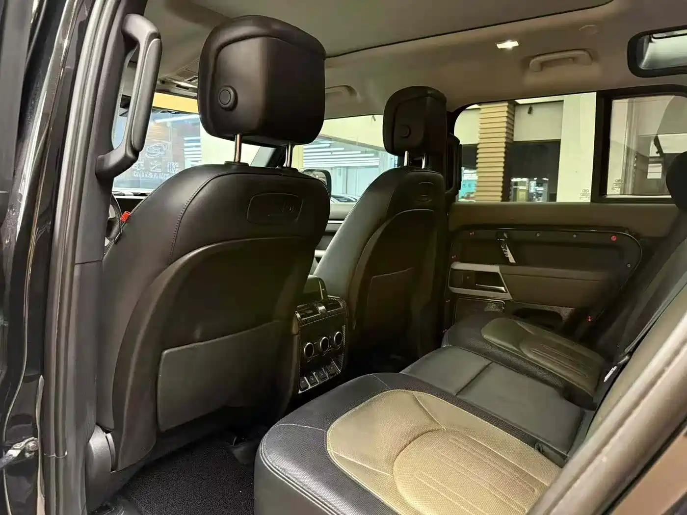 Land Rover Defender 2023 Model 110 3.0T P400 X фото 6