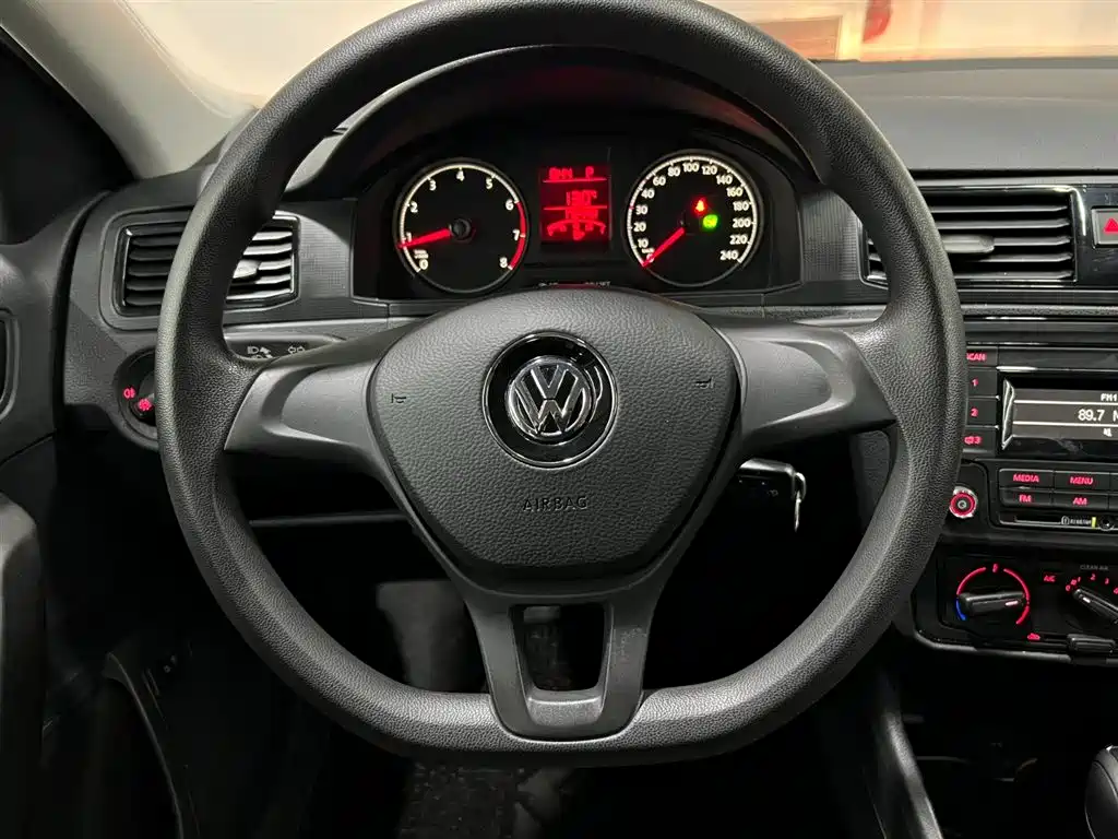 VOLKSWAGEN SANTANA