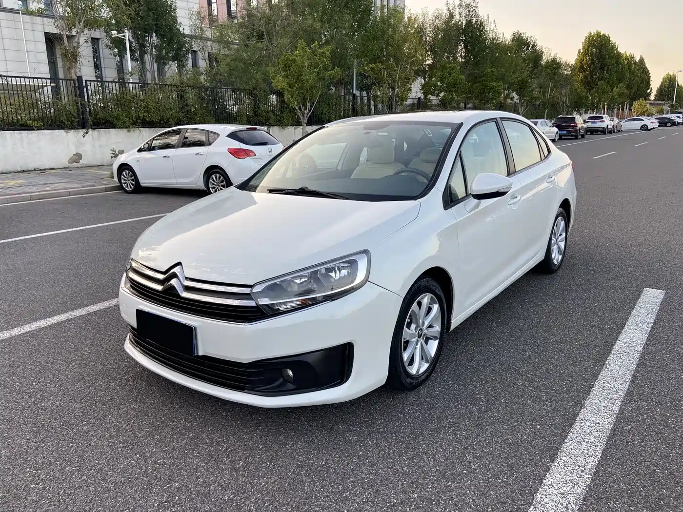 Citroën C4 C-Quatre 2016 2016 1.6L Automatic Luxury Model