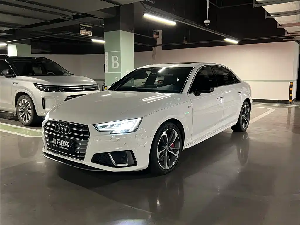 Фото 1 - Audi A4L