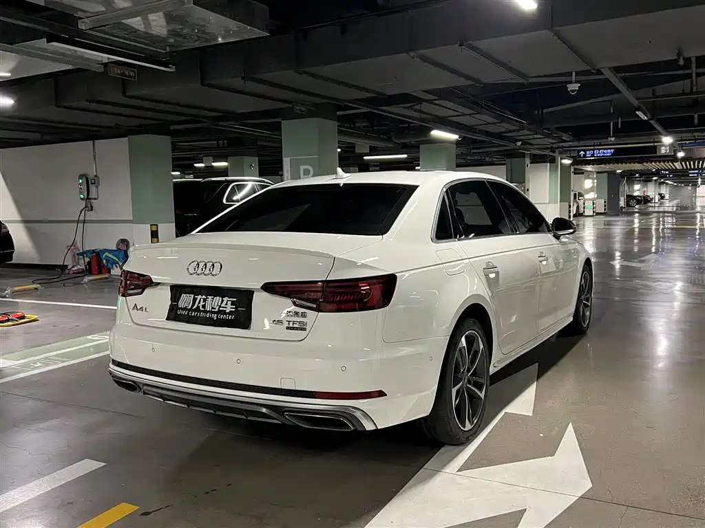 Фото 9 - Audi A4L