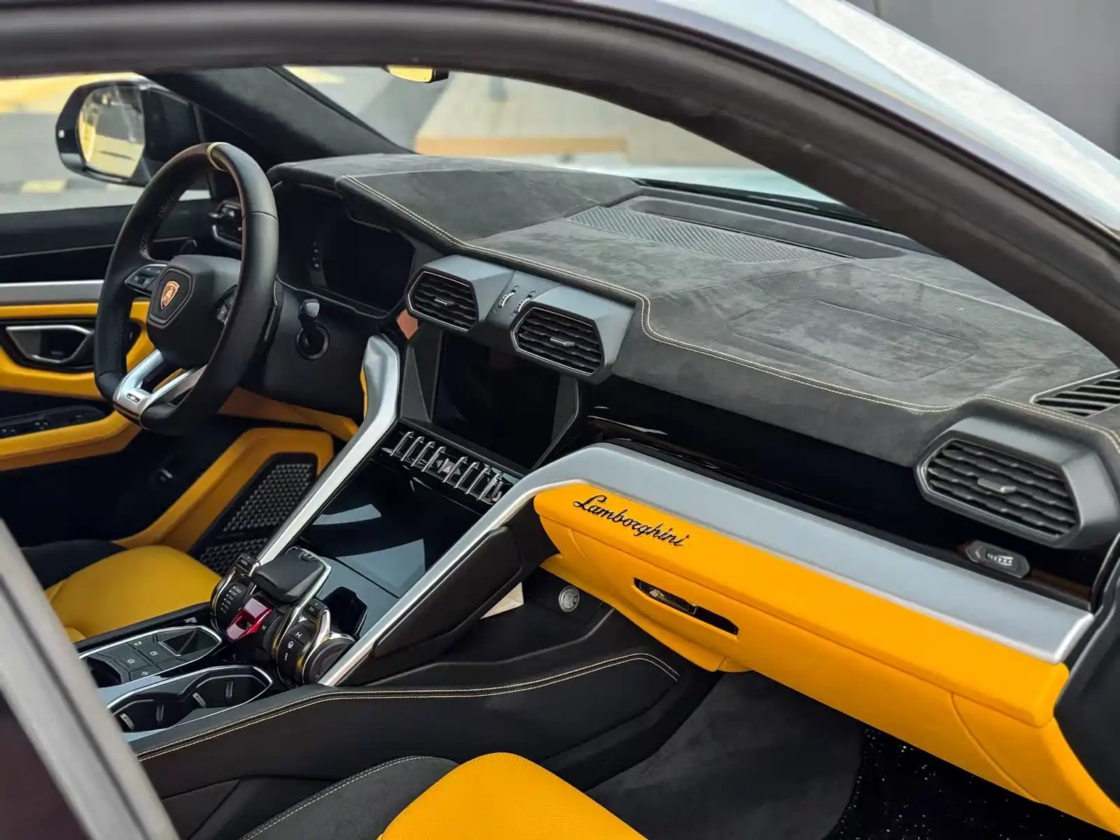 Фото 15 - Lamborghini Urus
