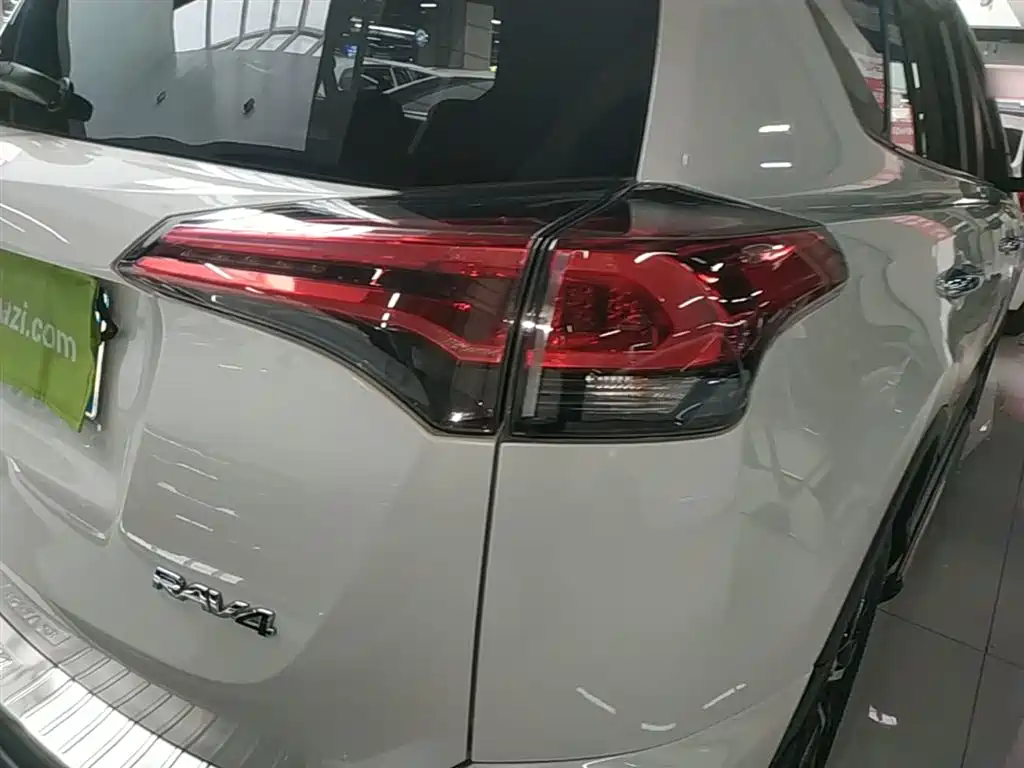 Toyota RAV4 Rongfang 2016 2.0L CVT 2WD Trend (China V) фото 8