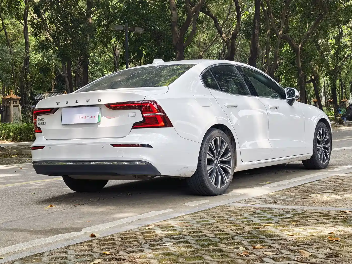 Volvo S60 Plug-in Hybrid 2024 2024 T8 AWD Long Range Momentum Luxury Edition