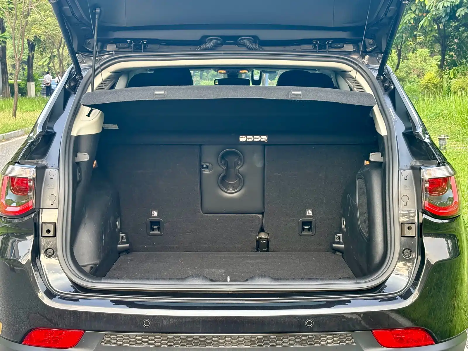 Photo 9 - Jeep Compass