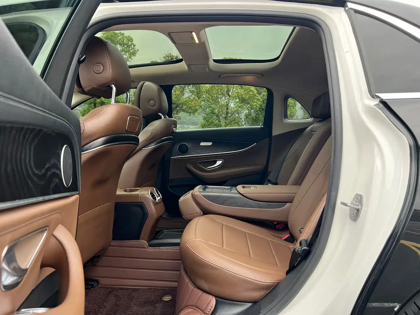 Mercedes-Benz E-Class 2019 E 300 L Sport Fashion фото 10