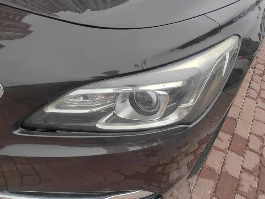 Photo 5 - Buick LaCrosse