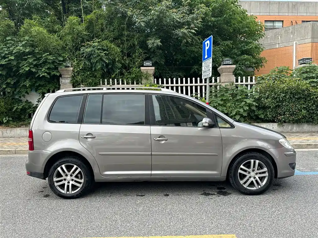 Volkswagen Touran 2008 Model 1.8T Premium Smart Edition Automatic 5-Seater фото 3