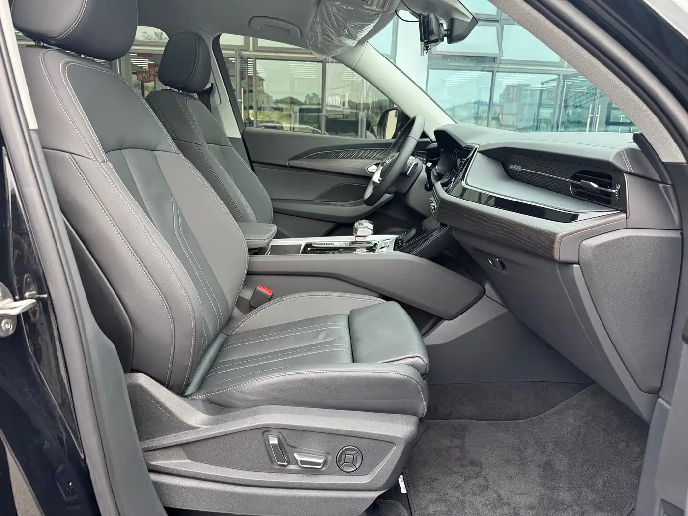 Audi Q6 2025 2025 40 TFSI quattro Commemorative Edition Yulin Package 7-Seater
