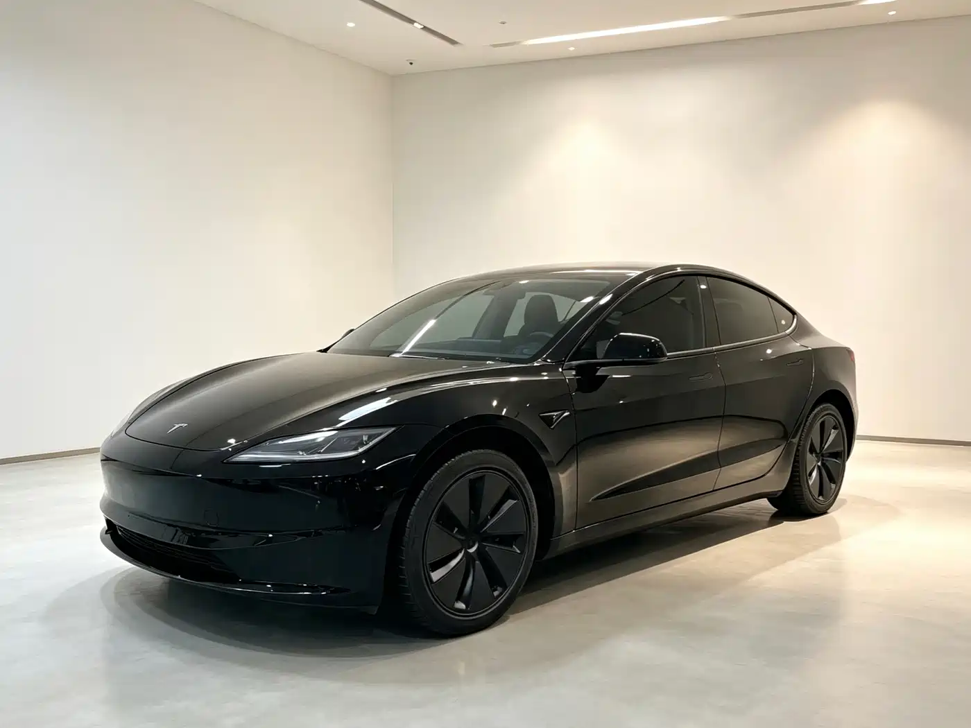 Фото 1 - Tesla Model 3